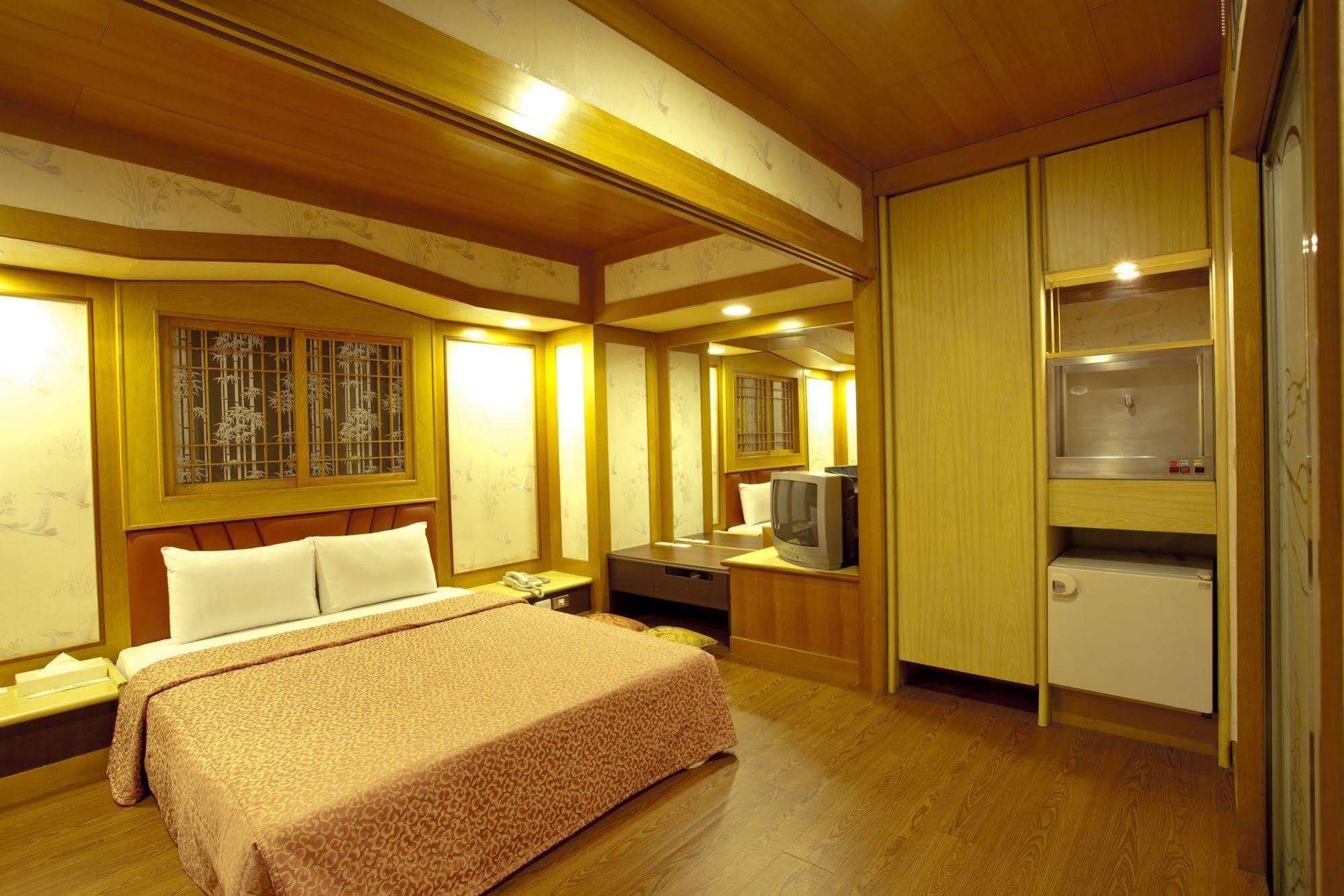 Huahou Hotel เกาสง ภายนอก รูปภาพ