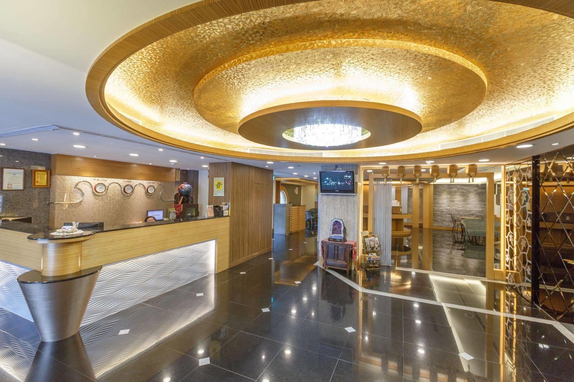 Huahou Hotel เกาสง ภายนอก รูปภาพ