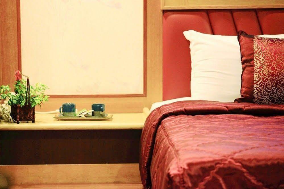 Huahou Hotel เกาสง ภายนอก รูปภาพ